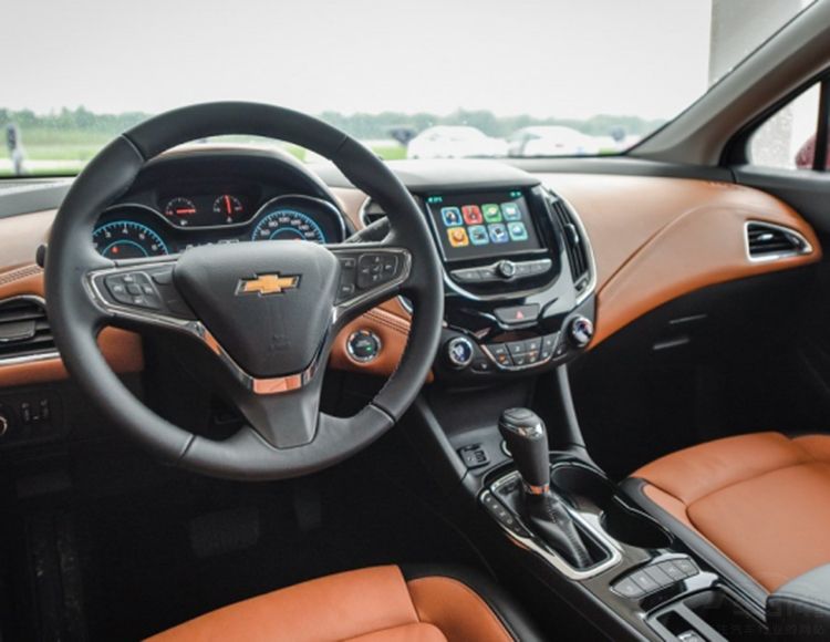 究竟谁能领跑智能时代？ 4款中级车大比拼