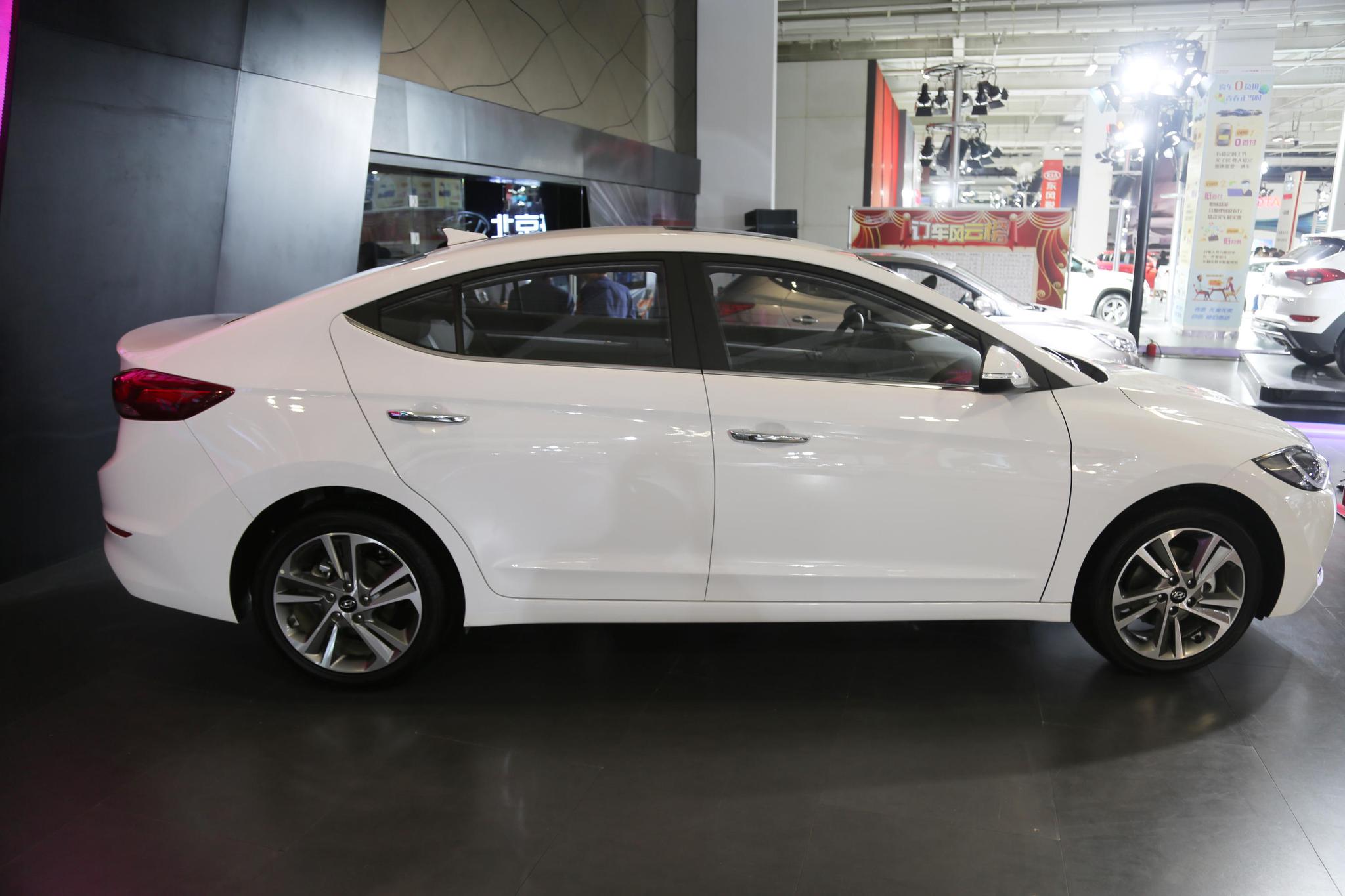 北京现代领动10万级别中级轿车车展实拍