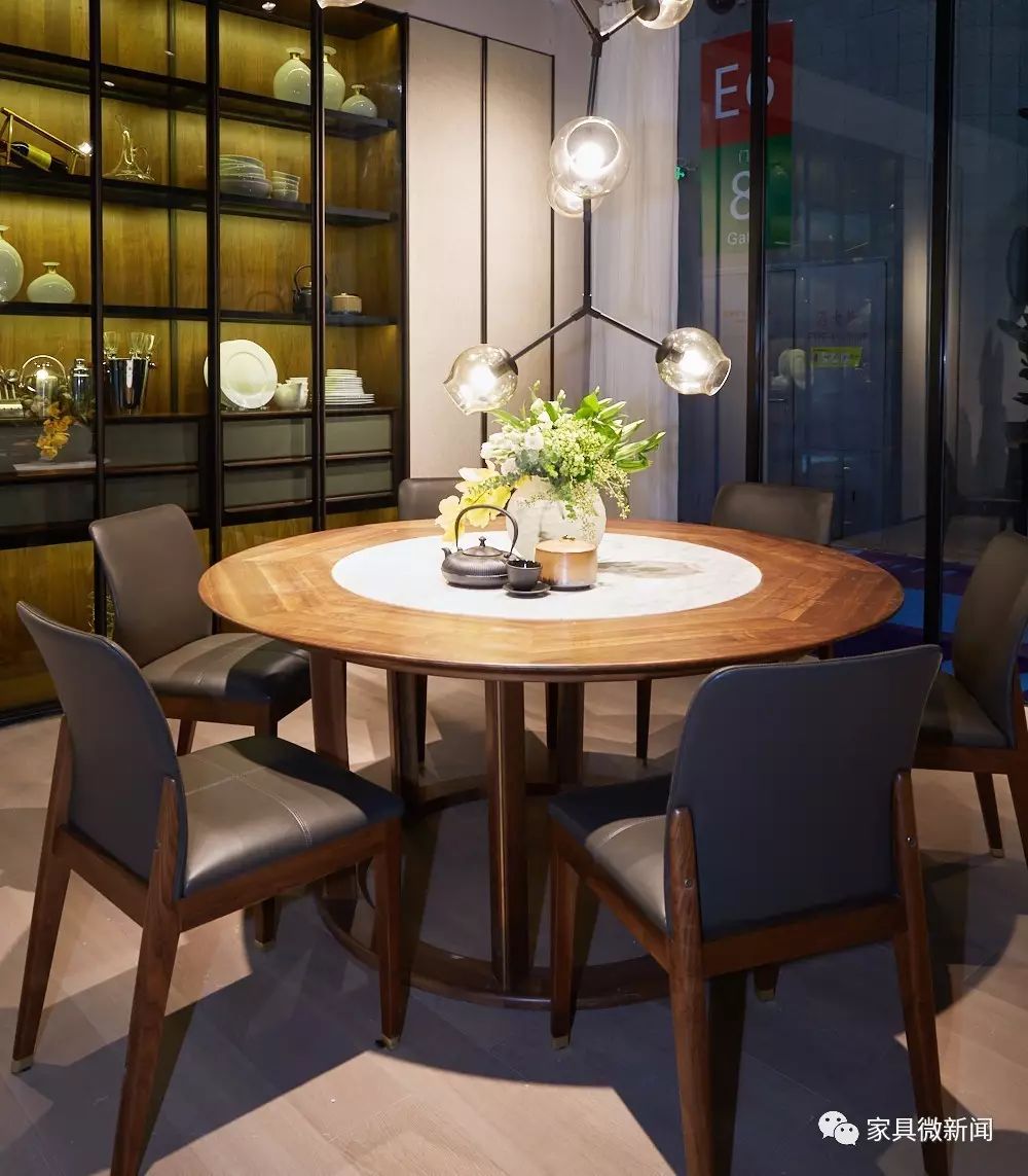 而对于凡希生活馆新品的发布,曲美显得格外低调.