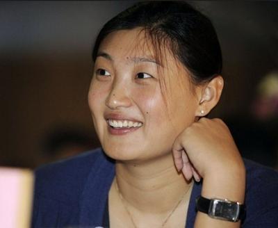 退役之后,刘亚男和中国男排第一帅哥王海川结婚,同时成为了辽宁体育局