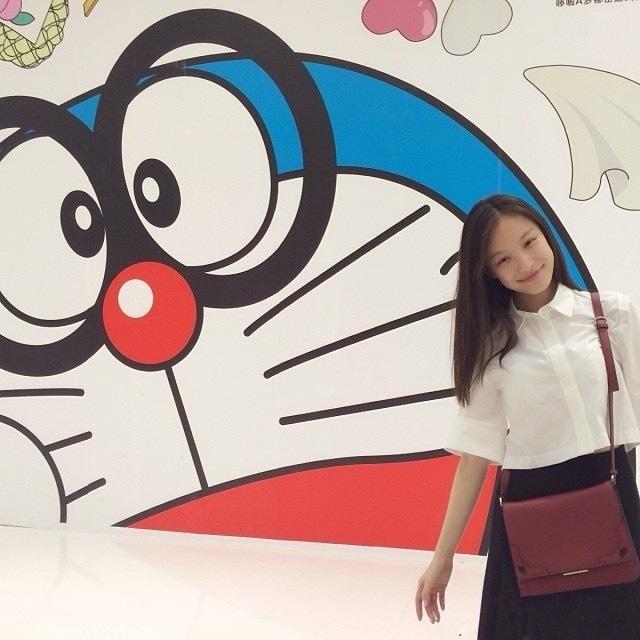 脱下礼服的女神倪妮，私下原来最爱穿它？赶紧学