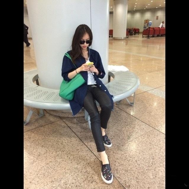 脱下礼服的女神倪妮，私下原来最爱穿它？赶紧学