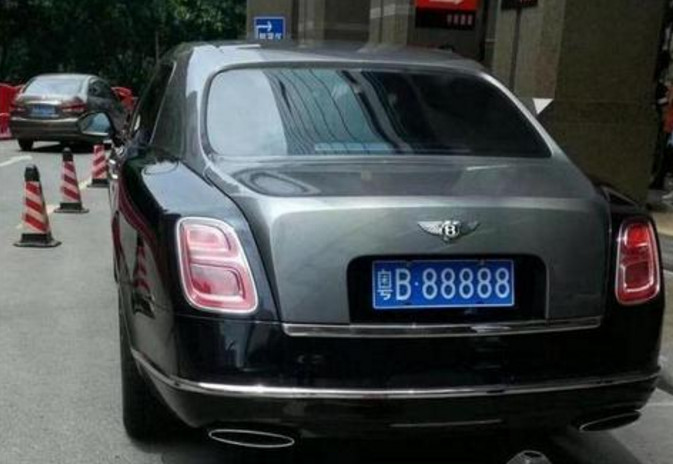 换了无数豪车但车牌却一直挂着,现在却卖到了600万