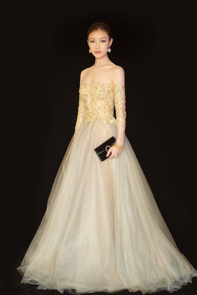 脱下礼服的女神倪妮，私下原来最爱穿它？赶紧学