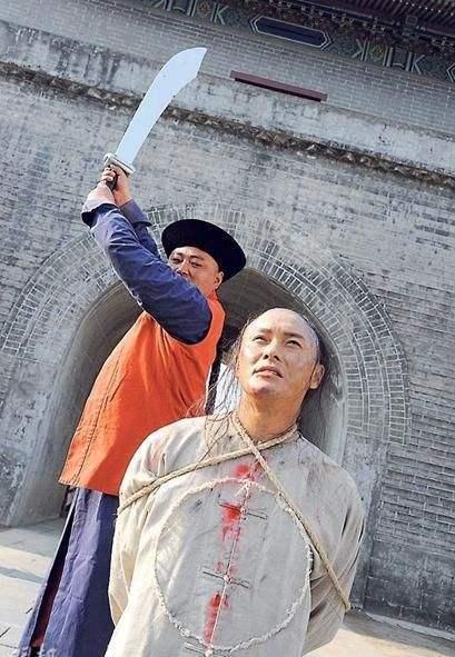 大明忠臣被悬首示众,苍蝇都感念其忠诚,不敢靠近