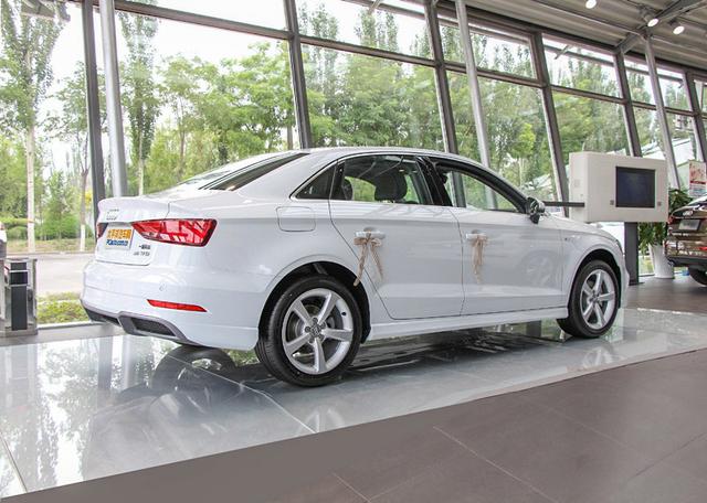 30岁家庭事业双丰收，还能开上这几款车，过得不错了