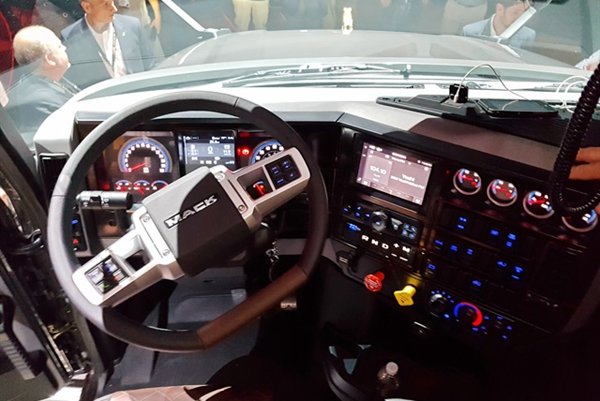 马克推出新车颂歌 搭载13升mp8发动机