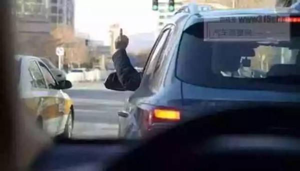 高速路上老被别车怎么忍，遇到这些情况，可别太认真