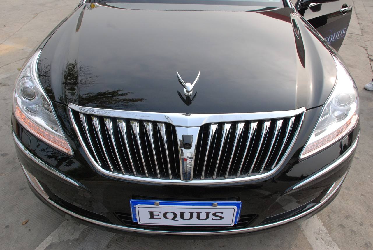 比如说吉利的ge和现代的雅科仕都有着相似的车标,这些车型共同的特点