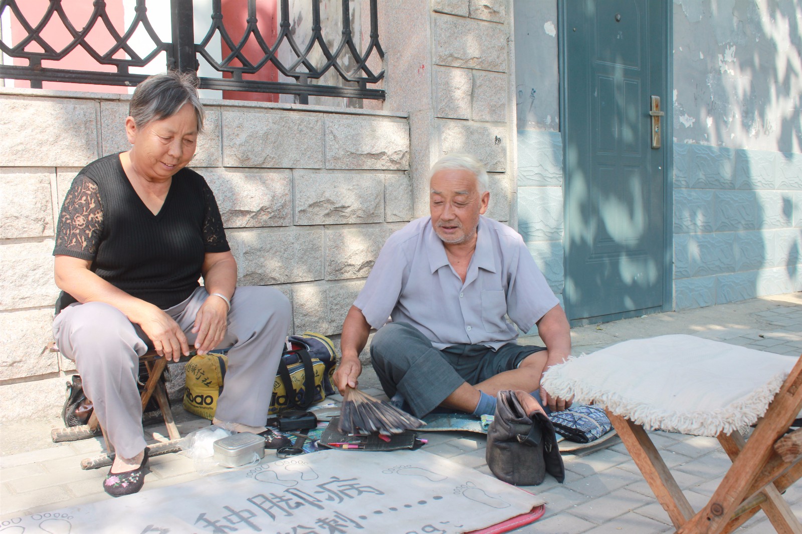 七旬老人修脚50年 一年只回一次家|老人|李旺生|手艺_新浪新闻