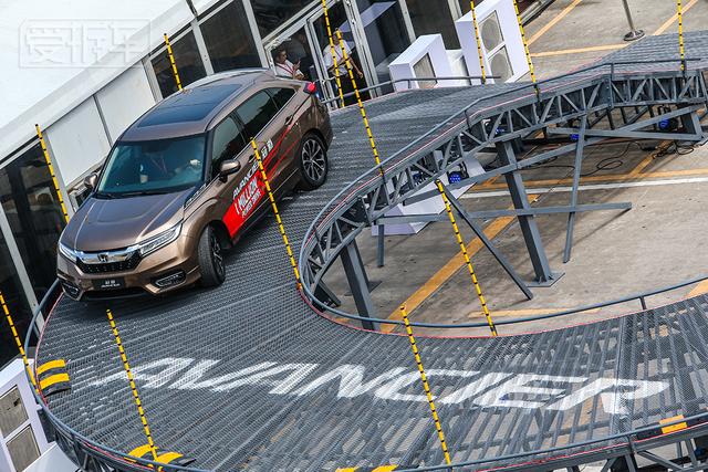 面对坡度高达45%的仰天坡，冠道竟只派出入门版应战