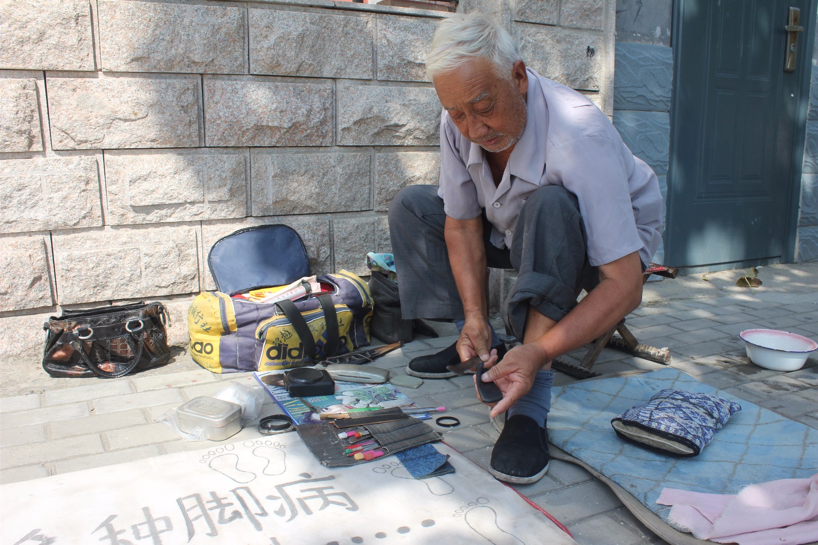 七旬老人修脚50年 一年只回一次家|老人|李旺生|手艺_新浪新闻
