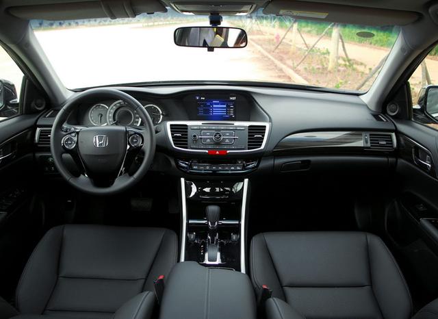 30岁家庭事业双丰收，还能开上这几款车，过得不错了