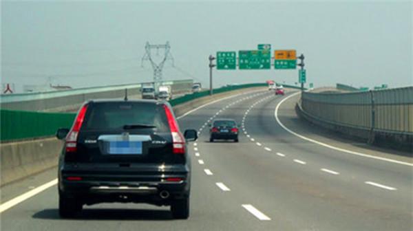 高速路上老被别车怎么忍，遇到这些情况，可别太认真