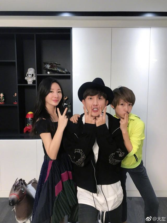 光线三宝重聚,大左瘦了,谢楠没变,柳岩素颜认不