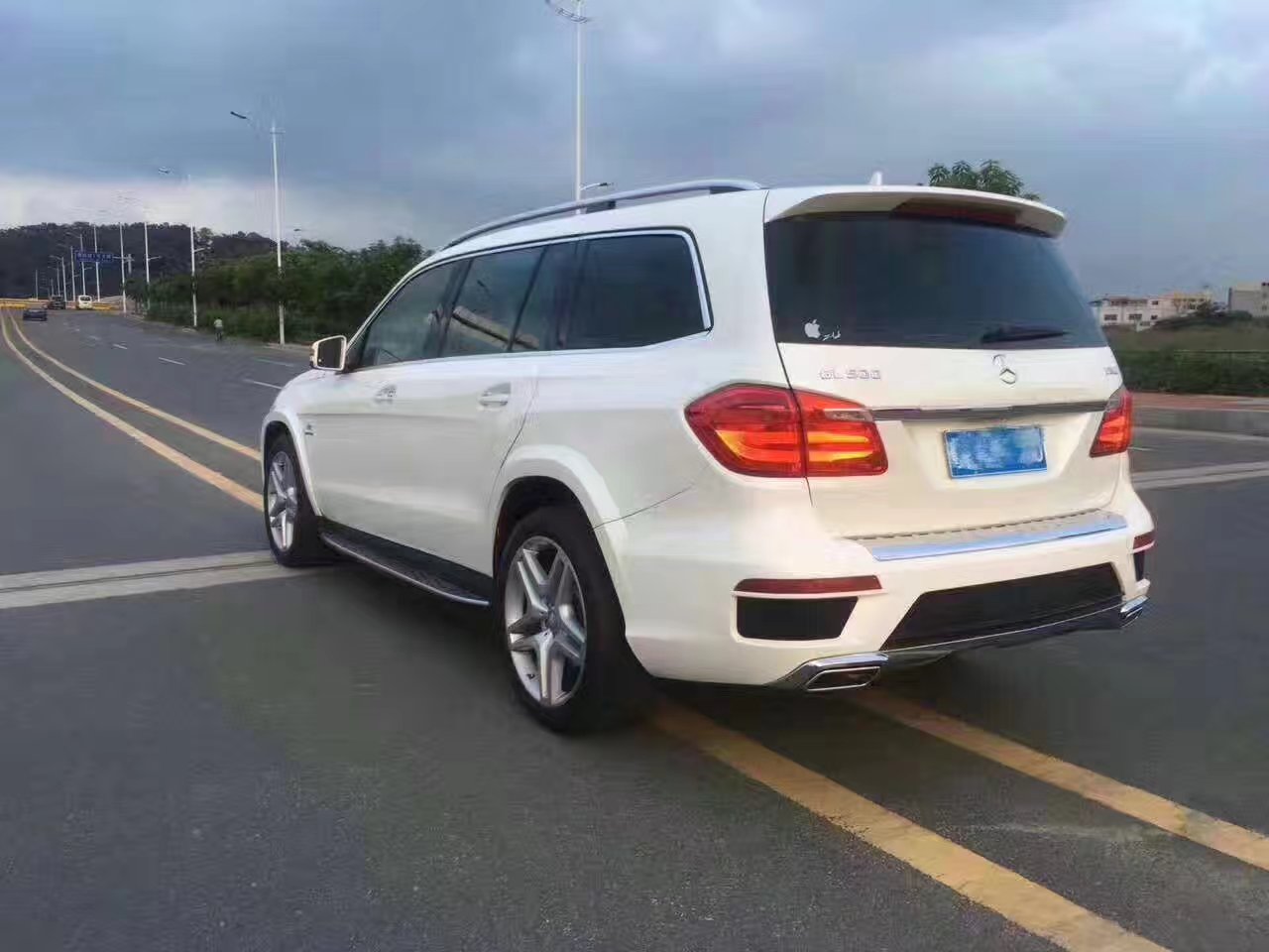 40万买下奔驰gl500,身材魁梧的他有了归属感!