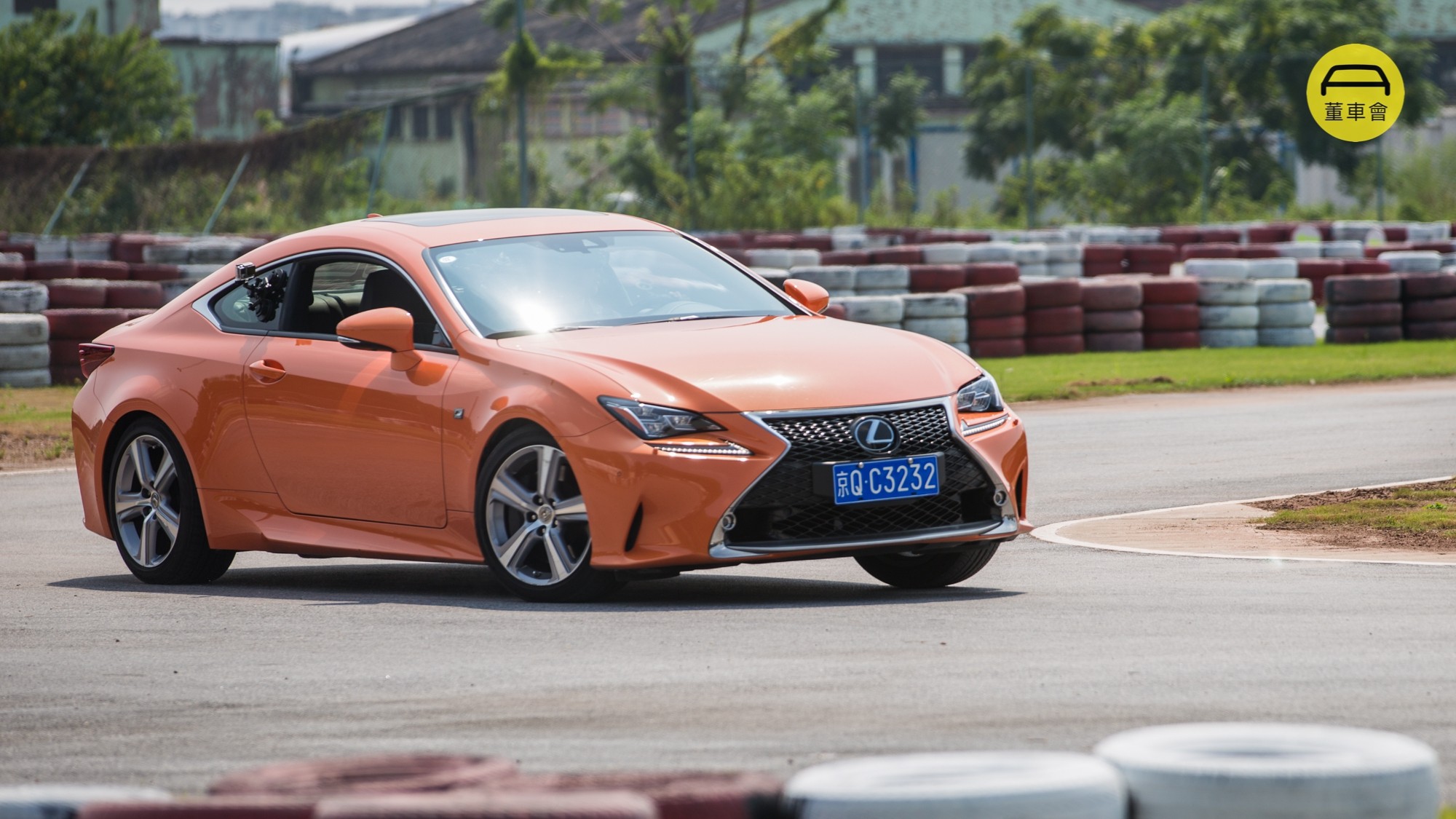 雷克萨斯 rc 200t:我们用这台橙色轿跑称霸了卡丁车场 | 董试