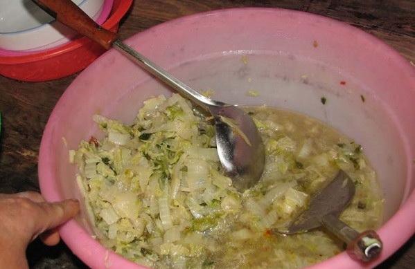 实拍:农民工的伙食