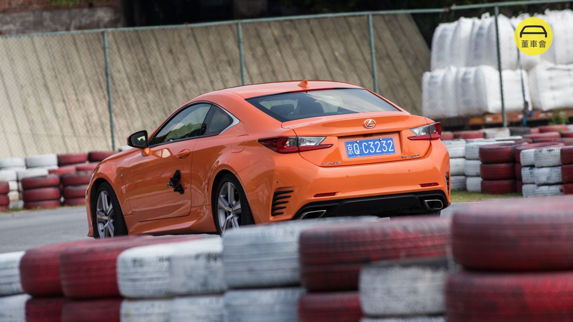 雷克萨斯 rc 200t:我们用这台橙色轿跑称霸了卡丁车场 | 董试