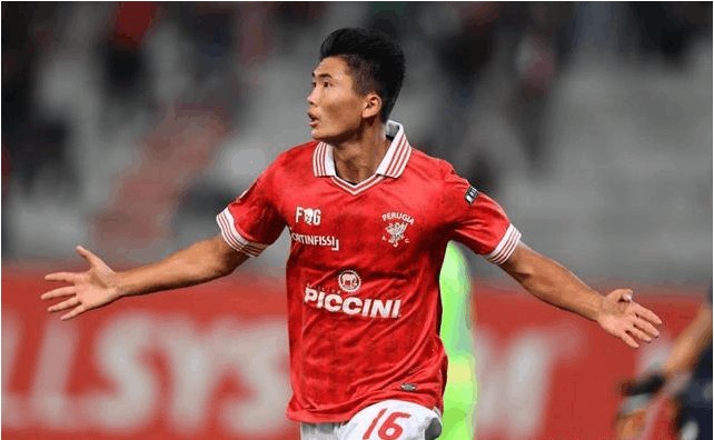 一前锋未来属于这位20岁小将,昨晚意乙联赛进