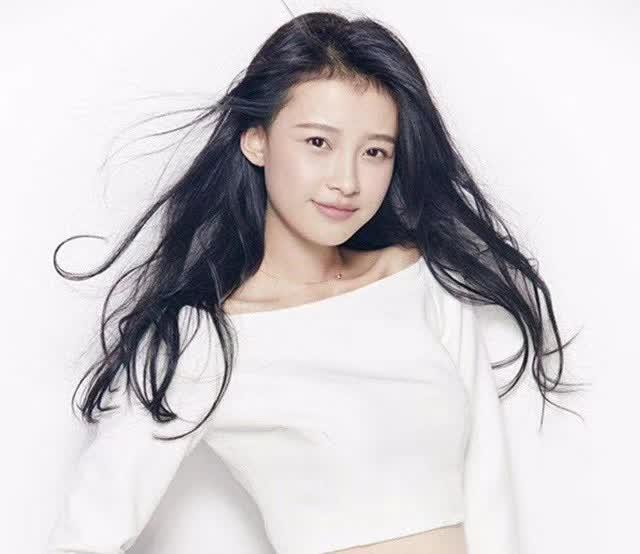 与许多艺人相同的是,王艺诺从小学习的,也就是钢琴和舞蹈,这样的学习