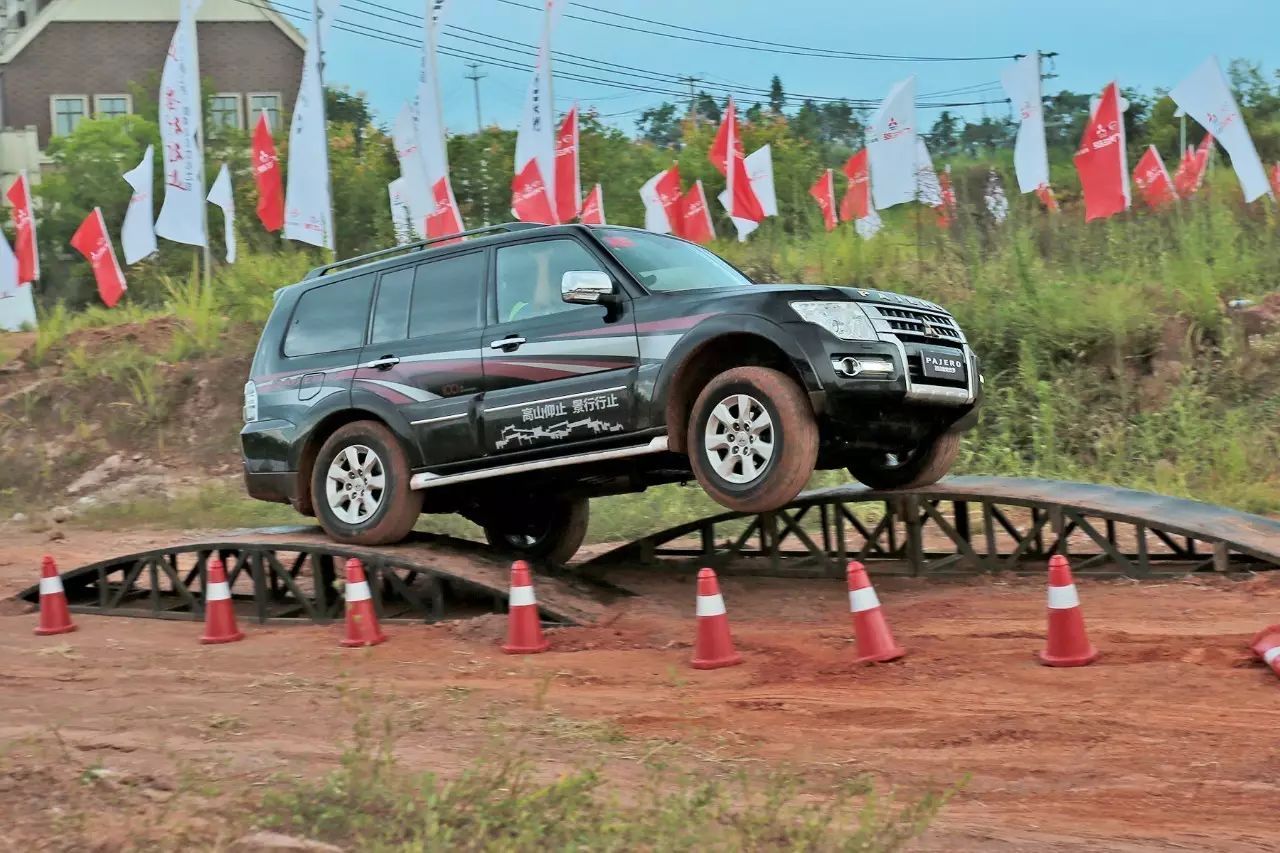 青藏公路上能够和普拉多PK的也就只有它了