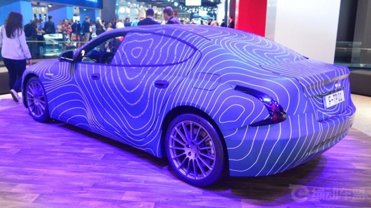 晚礼服配塑料拖鞋—法兰克福最惹眼的5款概念车