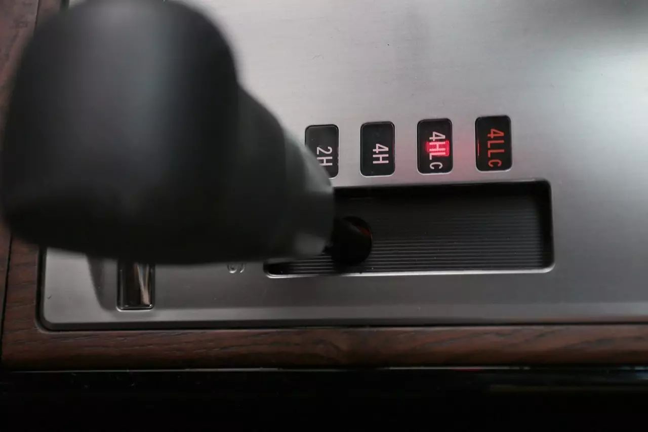 青藏公路上能够和普拉多PK的也就只有它了