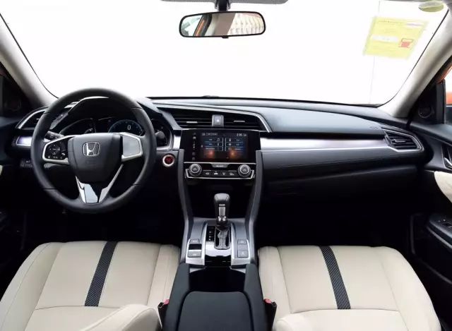 这三款平民轿车内饰最上档次，最后一款吊打<a class=