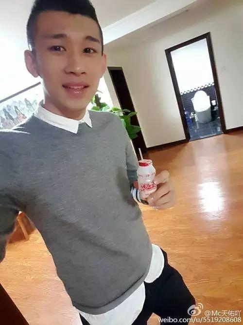 杨幂叫天佑喊麦哥被骂,是她没礼貌还是粉丝不