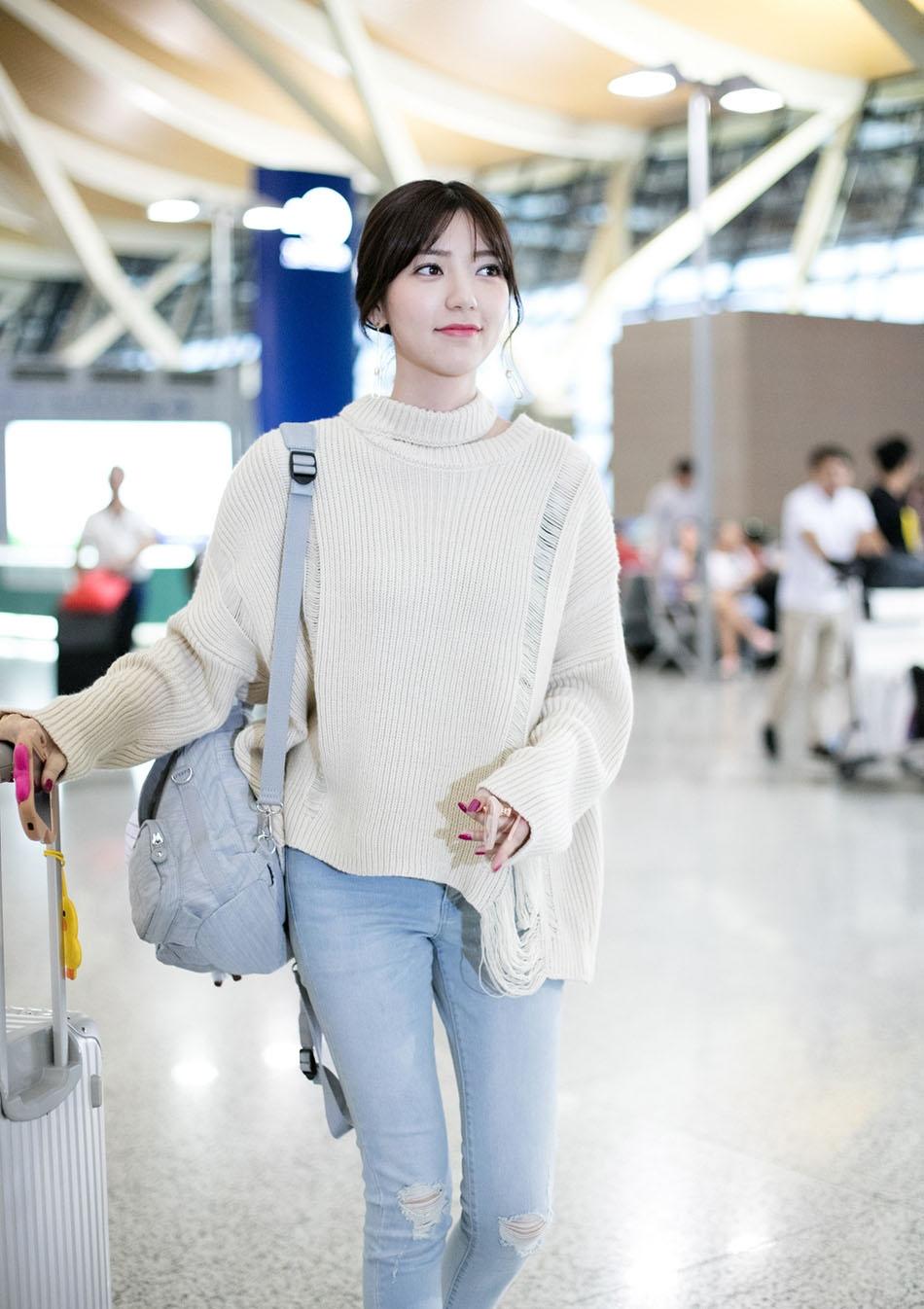 郭雪芙现身机场, 网友: 不愧是力压林志玲的第一美女
