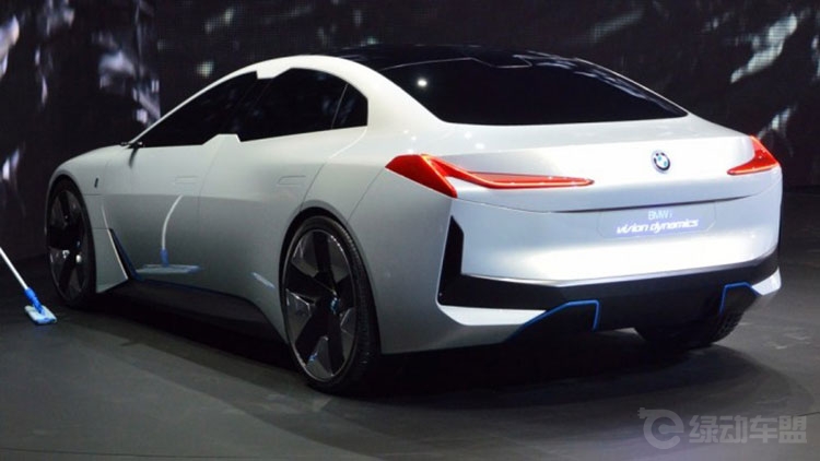 晚礼服配塑料拖鞋—法兰克福最惹眼的5款概念车