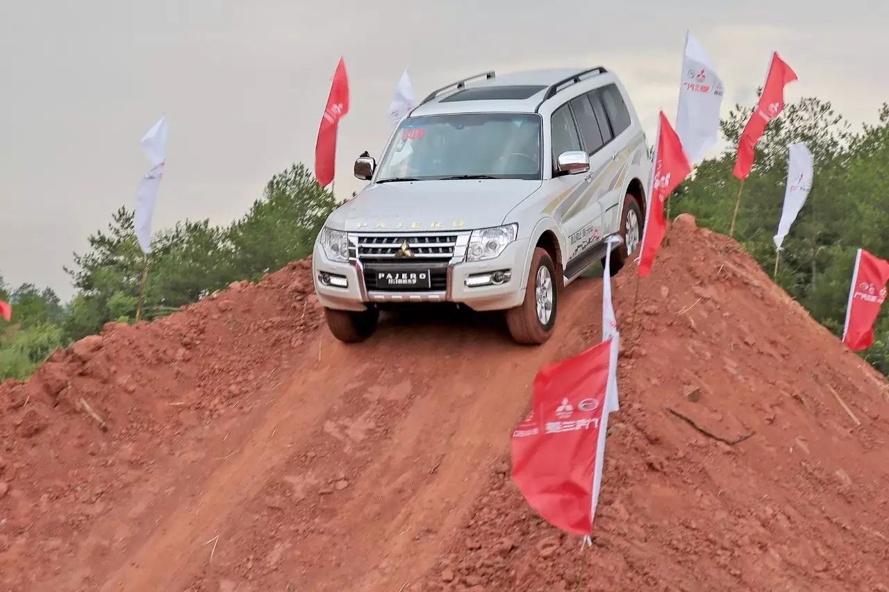 青藏公路上能够和普拉多PK的也就只有它了