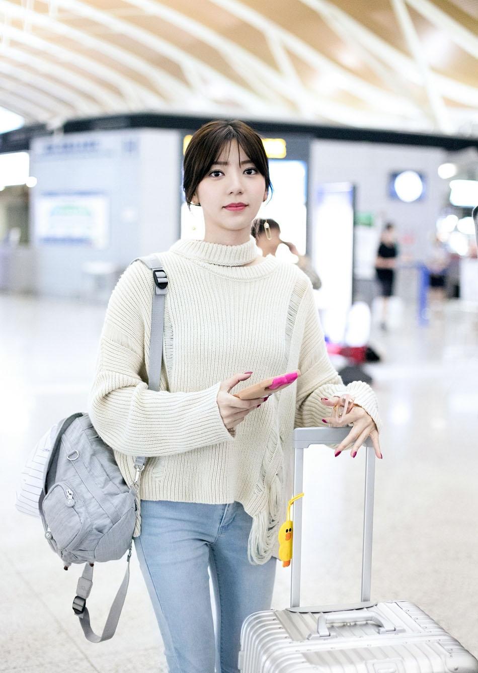 郭雪芙现身机场, 网友: 不愧是力压林志玲的第一美女