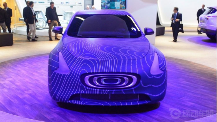 晚礼服配塑料拖鞋—法兰克福最惹眼的5款概念车