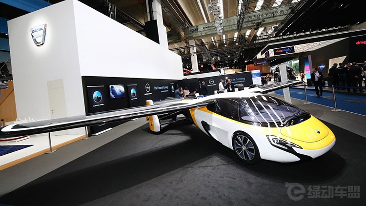 晚礼服配塑料拖鞋—法兰克福最惹眼的5款概念车