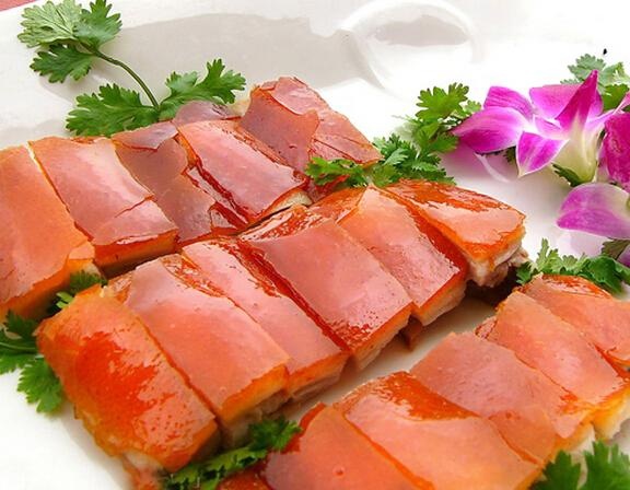 加积鸭盛产于海南琼海市加积镇,为海南四大名菜之一.