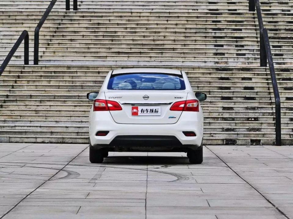 9.98万起，外形漂亮、空间大油耗低，月销35000多台