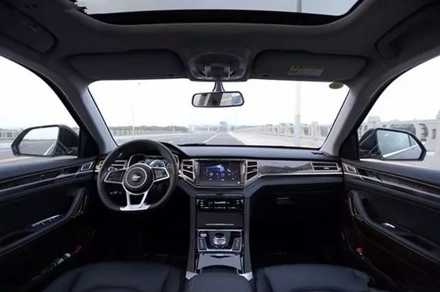 十万出头就带全景天窗和电动尾门！