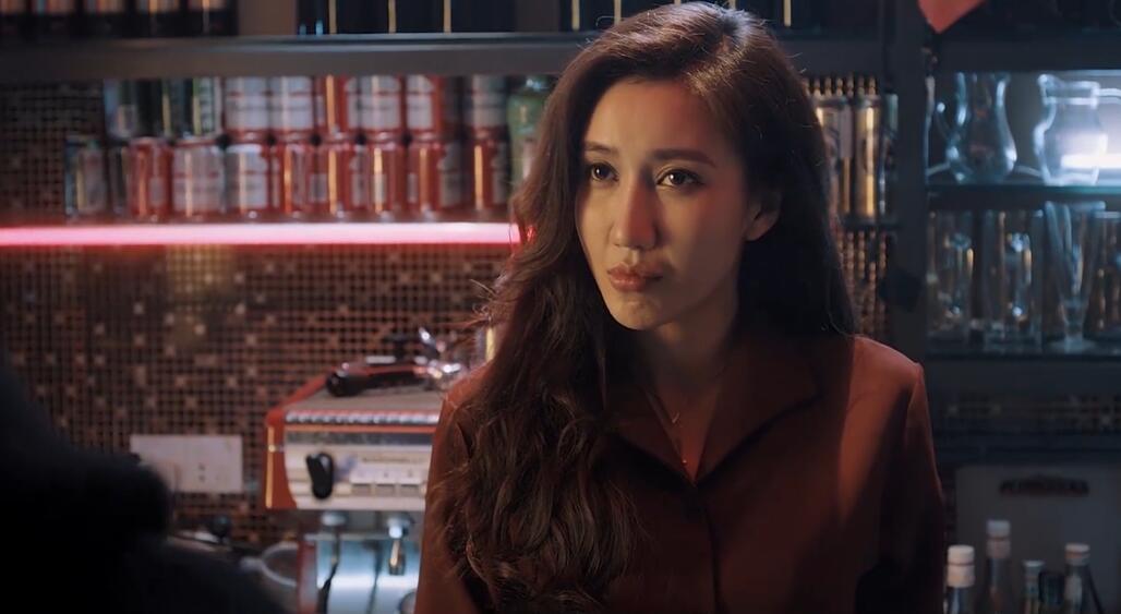 白夜追凶酒吧老板娘承担起了整剧的俏皮