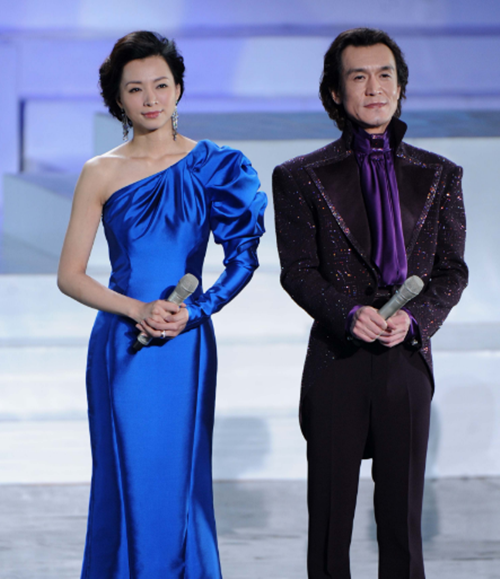 董卿一家四口近照,被爸爸逼到不想活,还有很多