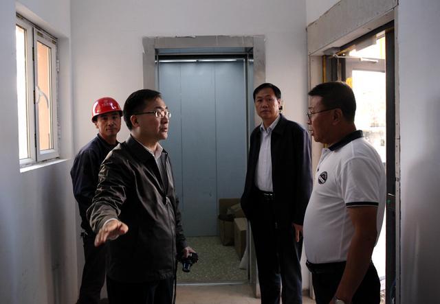 韩煜一行调研玉泉区老旧小区改造工作