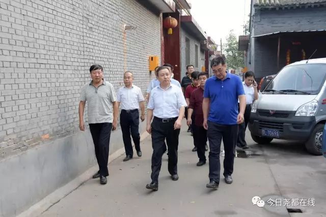 副区长任伟民,孔令泽一同调研.