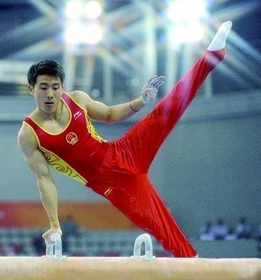 13岁便进入国家队,经过自己的刻苦训练和出色的表现,滕海滨站在了世界