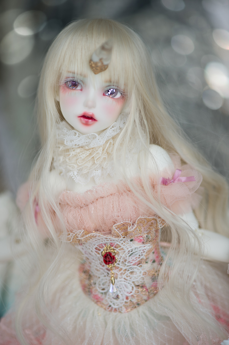 bjd娃娃美少女摇身变成独角兽小脸红扑扑的惹人爱