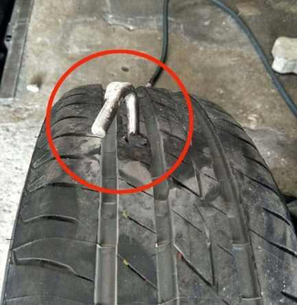 大货车二十公里两次扎胎不到一公里就有维修点