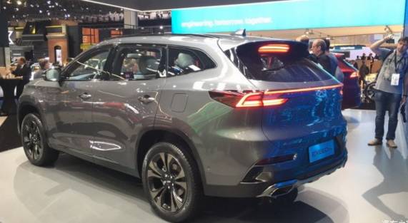 连这台新车都不知道？！还说买什么SUV？！