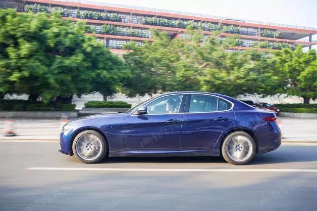 意大利跑车只会运动不会节油？Giulia表示不服