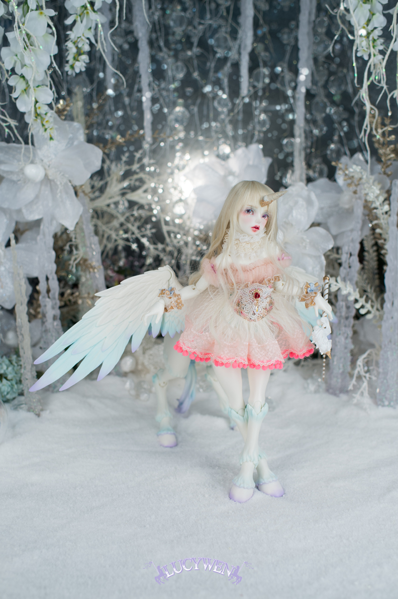 bjd娃娃美少女摇身变成独角兽小脸红扑扑的惹人爱