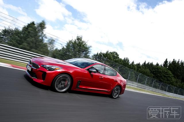 大排双涡轮后驱轿跑，年轻人的G点都在这台韩国车上